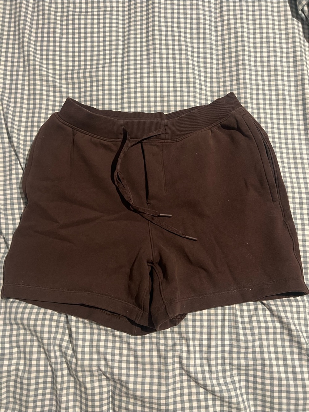 Men’s cocoa lululemon comfy shorts